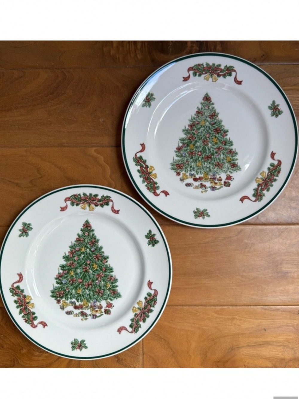 Johnson Brothers Victorian Christmas Set of 2 Dinner Plates Christmas Tree 10”